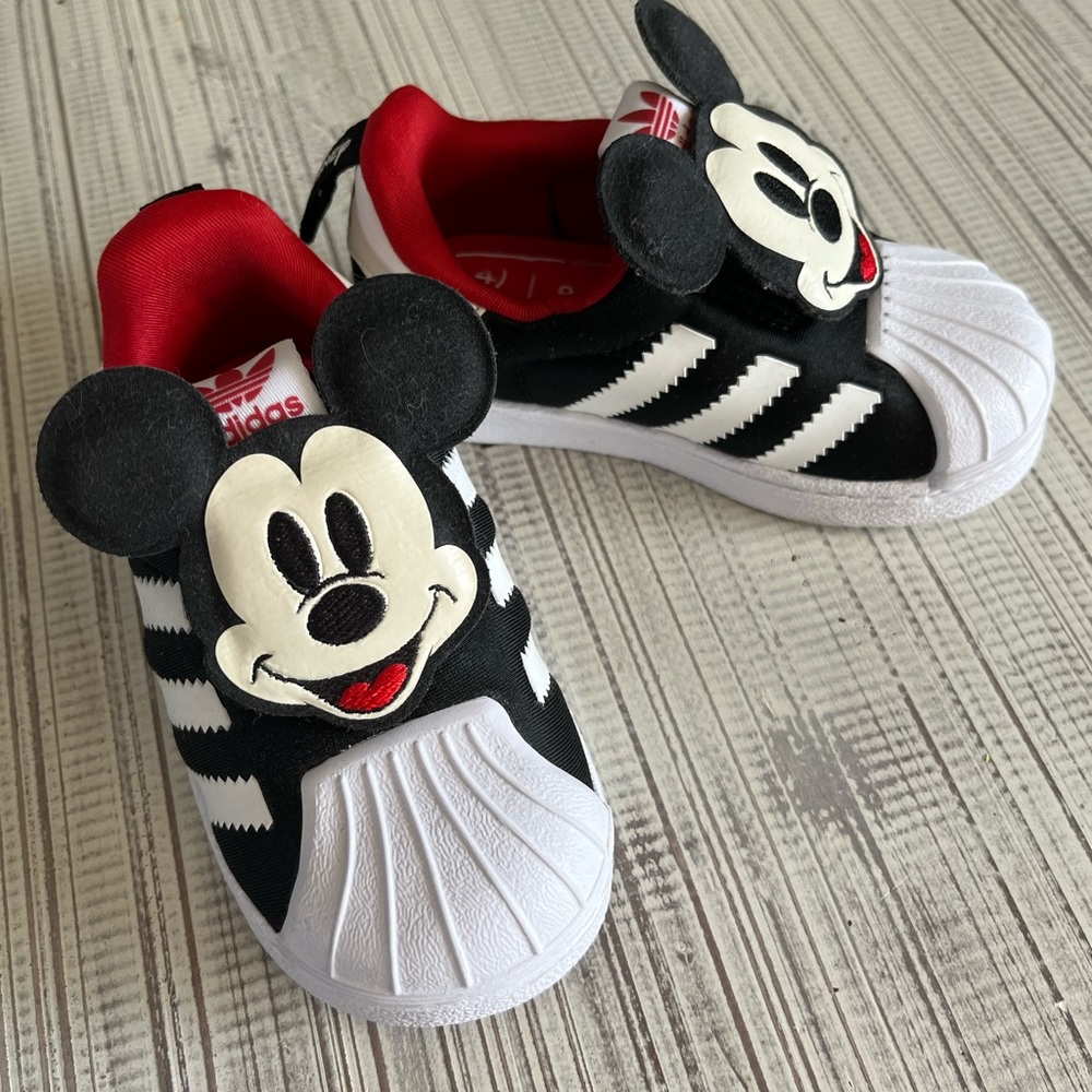 ADIDAS SUPERSTAR MICKEY MOUSE TODDLER SNEAKERS SIZE 6K US - EXCELLENT CONDITION